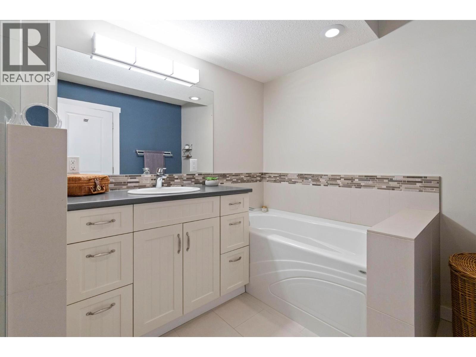  2805 Doucette Drive, West Kelowna