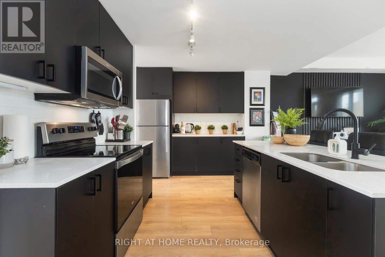 Photo 10 of Th 8 1245 Bayly Street, Pickering ON