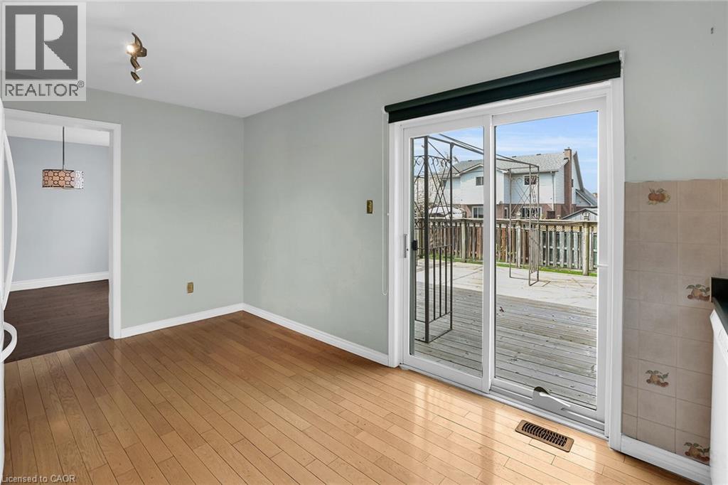Photo 15 of 5129 Crimson King Way, Beamsville ON