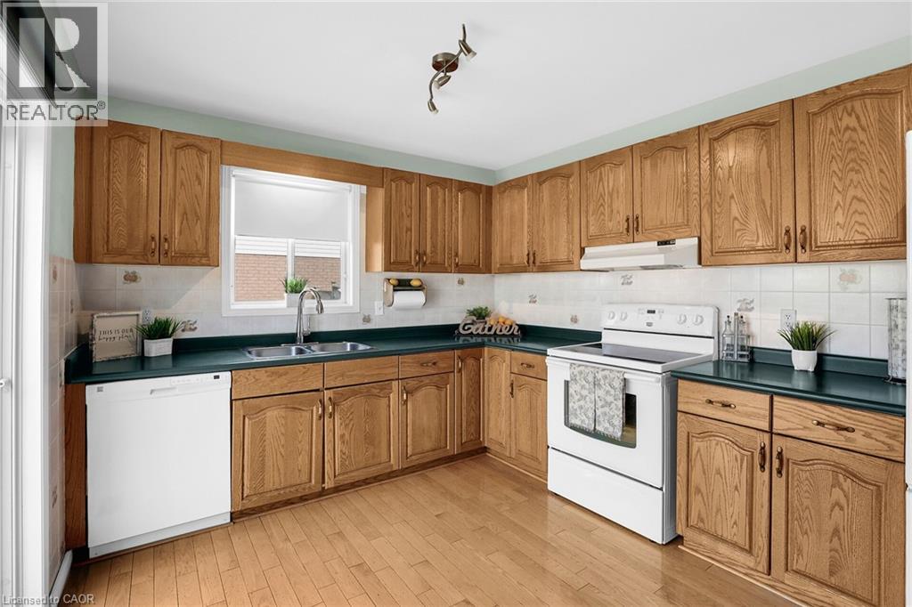 Photo 12 of 5129 Crimson King Way, Beamsville ON