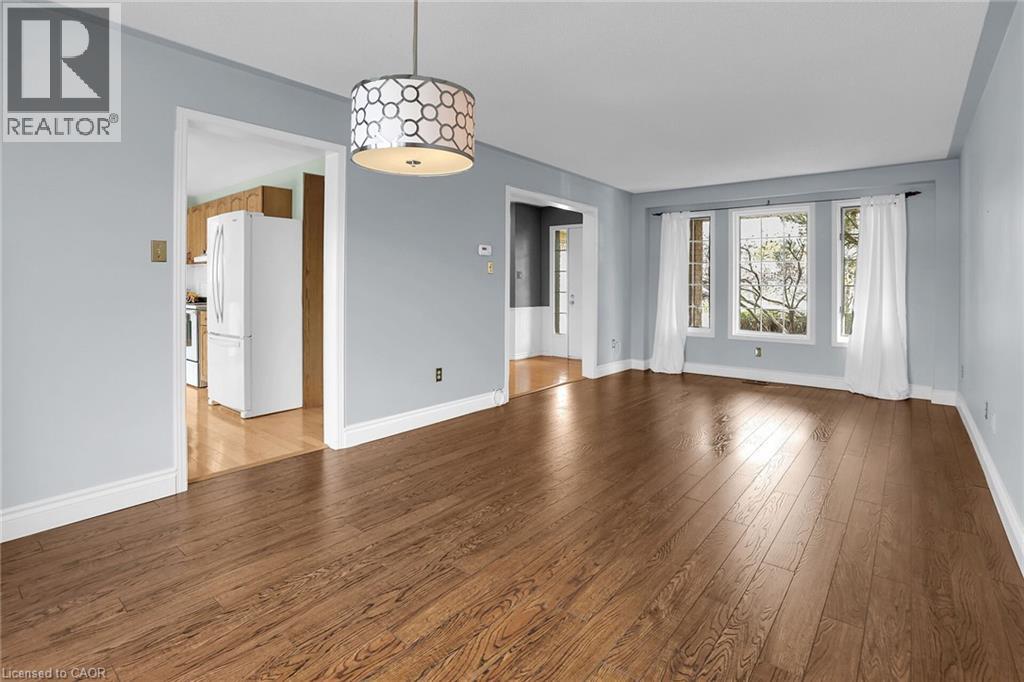 Photo 10 of 5129 Crimson King Way, Beamsville ON