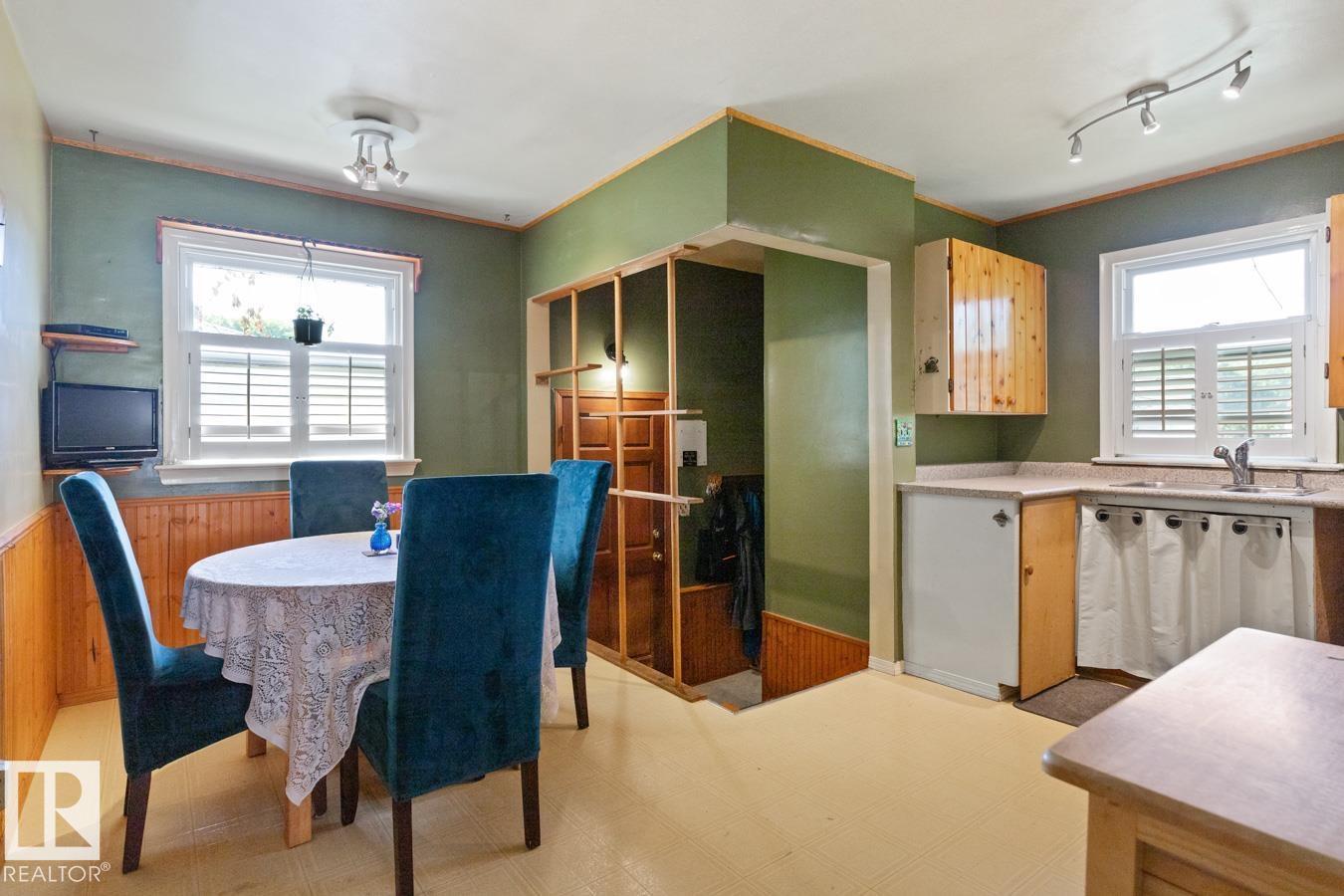 Photo 8 of 12346 129 St Nw, Edmonton AB