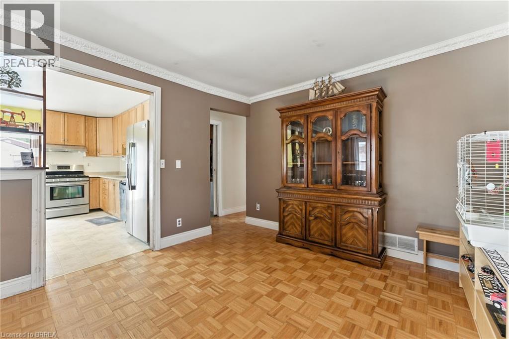Photo 8 of 28 Baldwin Avenue, Brantford ON