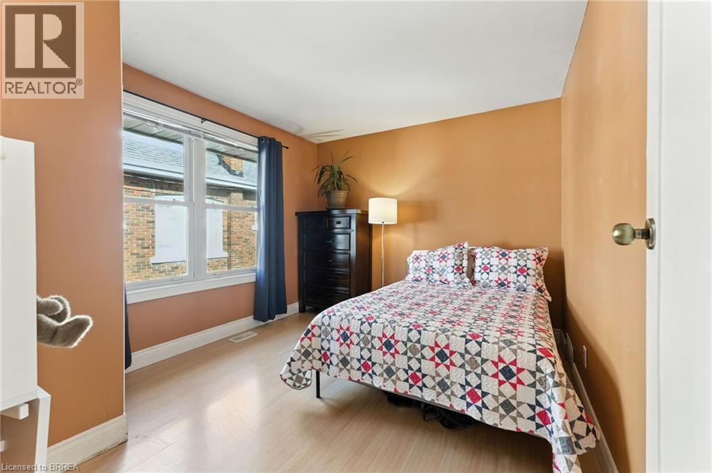 Photo 14 of 28 Baldwin Avenue, Brantford ON