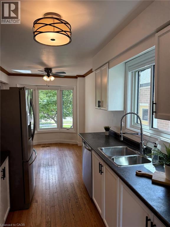 Photo 8 of 54 Merritt Crescent, Grimsby ON