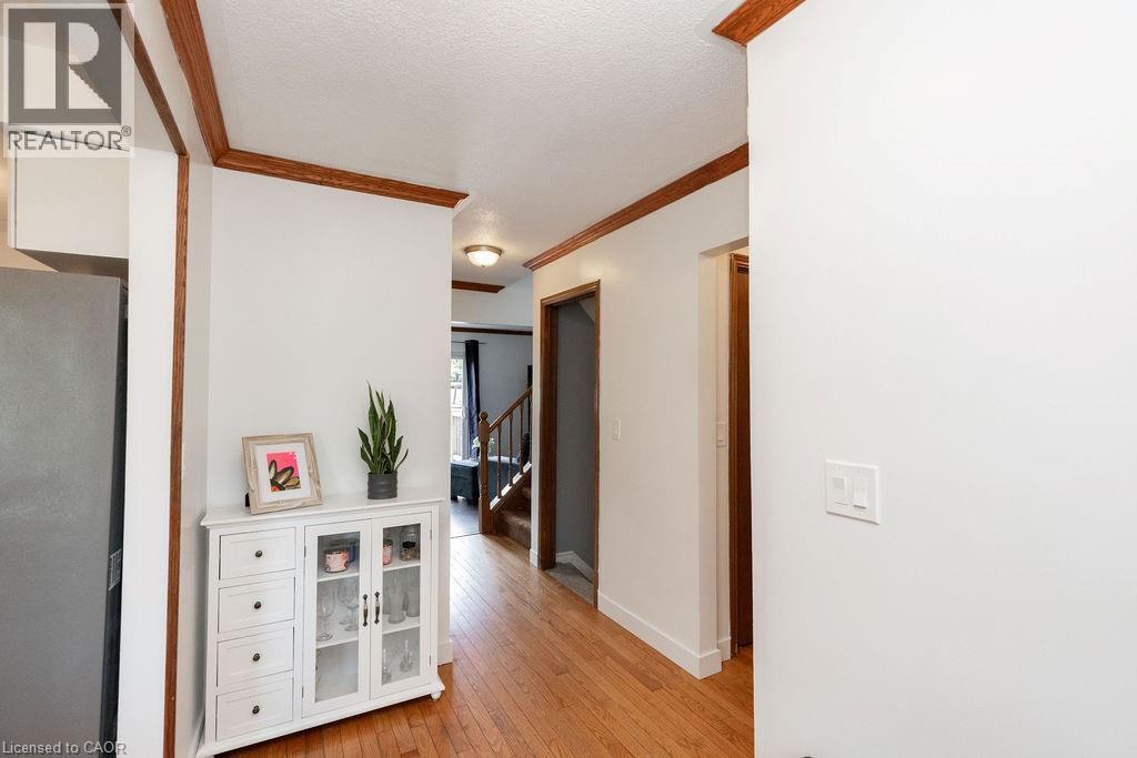 Photo 5 of 54 Merritt Crescent, Grimsby ON