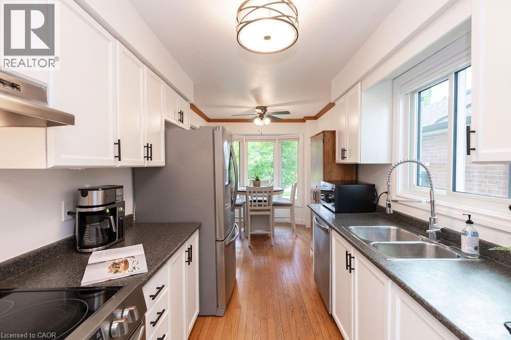 Photo 12 of 54 Merritt Crescent, Grimsby ON