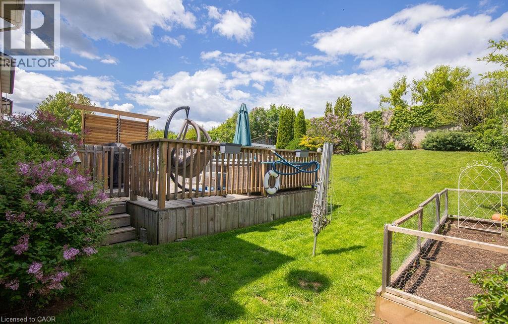 Photo 30 of 54 Merritt Crescent, Grimsby ON