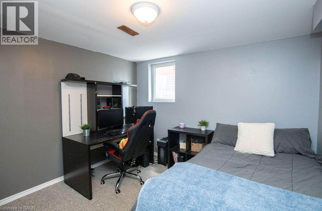 Photo 26 of 54 Merritt Crescent, Grimsby ON