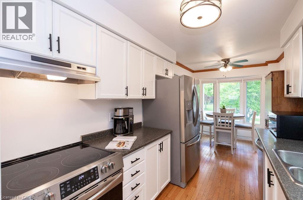 Photo 11 of 54 Merritt Crescent, Grimsby ON