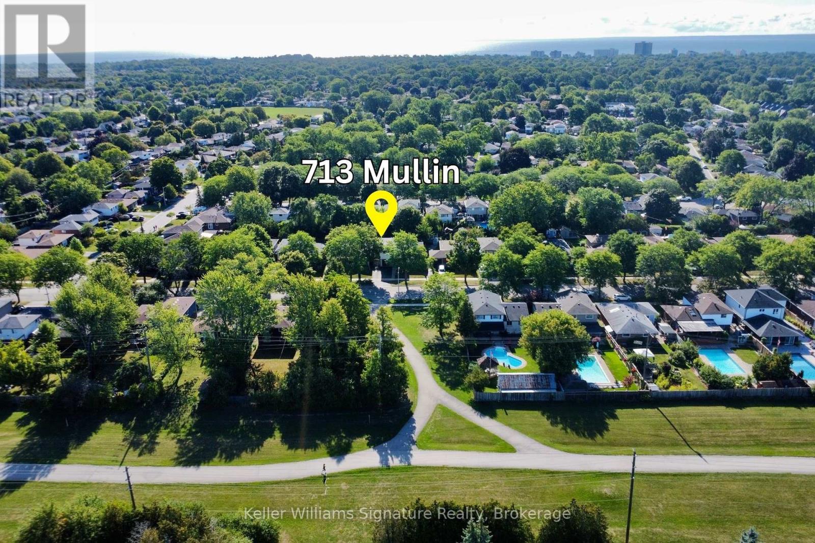 Photo 4 of 713 Mullin Way, Burlington ON