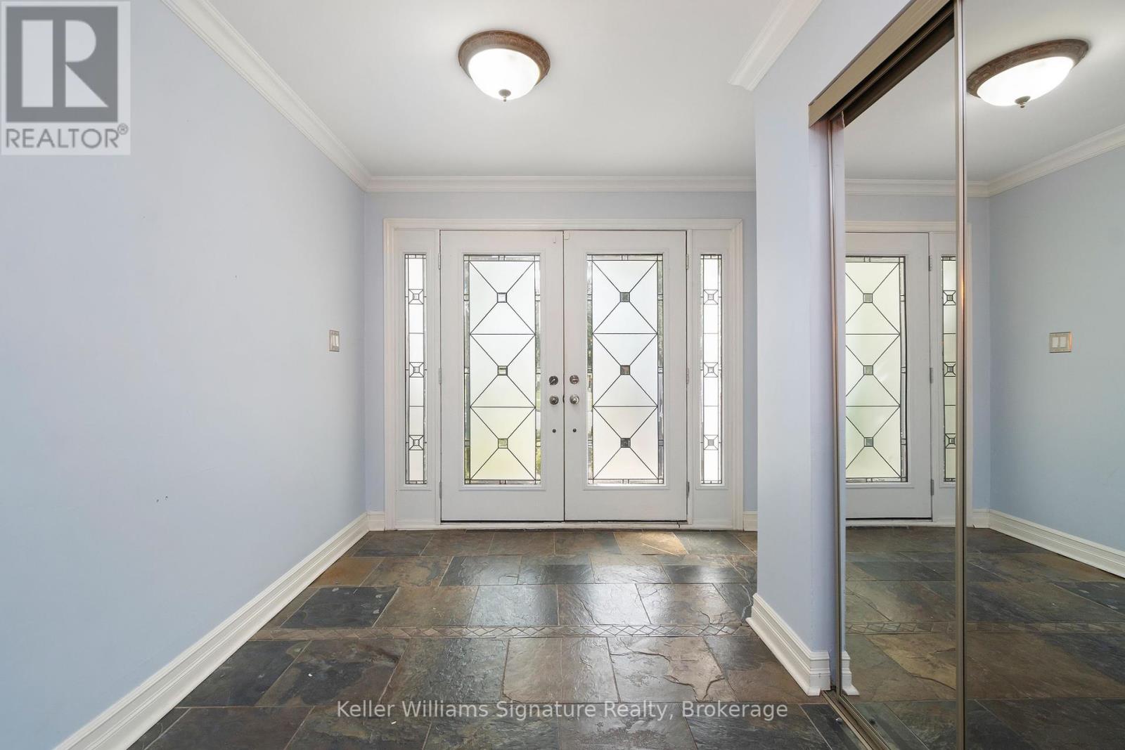 Photo 6 of 713 Mullin Way, Burlington ON