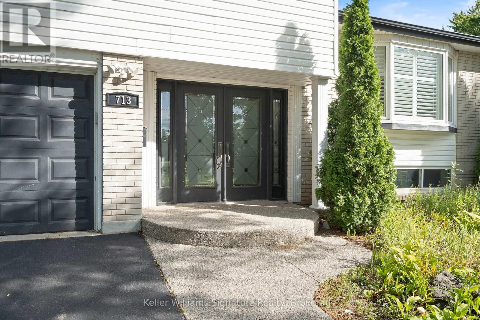 Photo 5 of 713 Mullin Way, Burlington ON