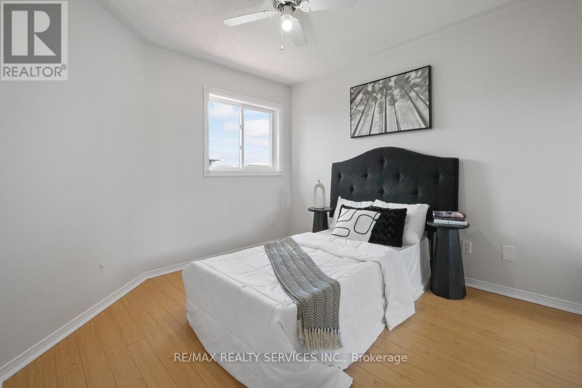 Photo 22 of 33 Valonia Drive, Brampton ON