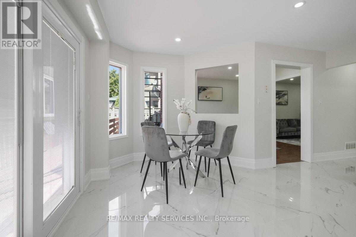 Photo 12 of 33 Valonia Drive, Brampton ON