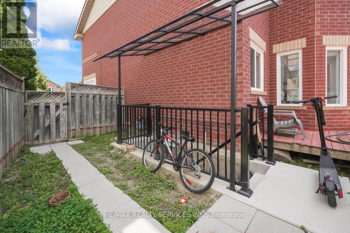 Photo 32 of 33 Valonia Drive, Brampton ON