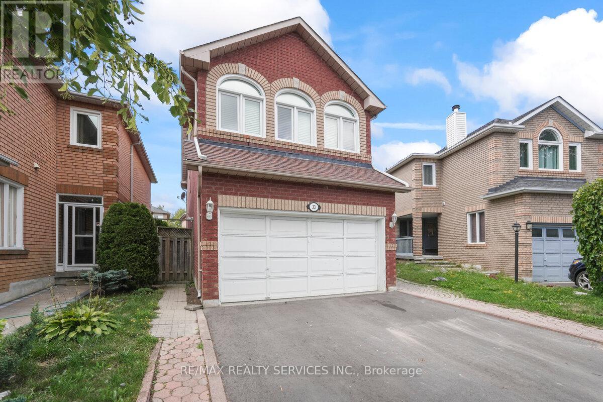 Photo 2 of 33 Valonia Drive, Brampton ON