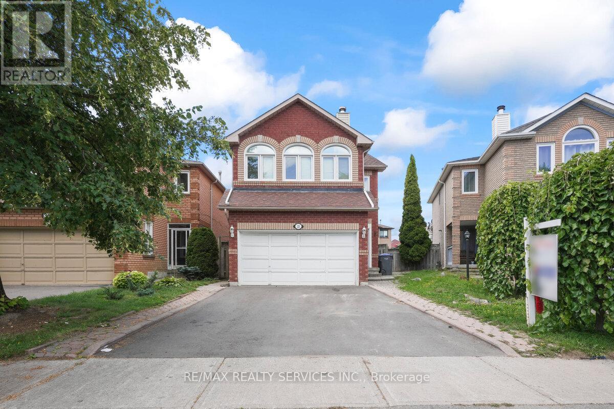 Photo 1 of 33 Valonia Drive, Brampton ON