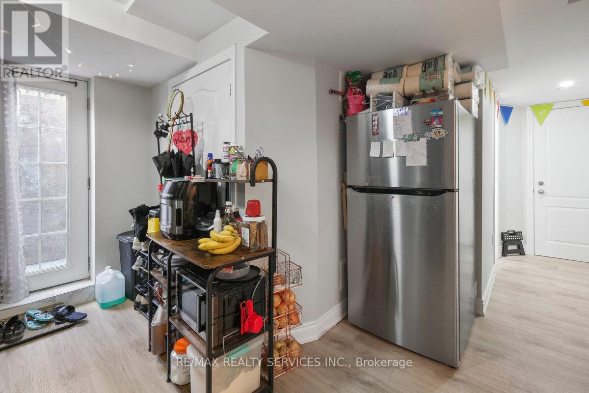 Photo 28 of 33 Valonia Drive, Brampton ON