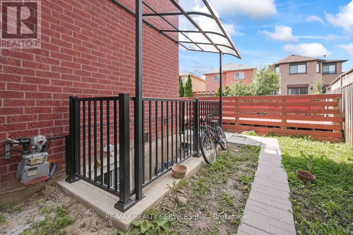 Photo 31 of 33 Valonia Drive, Brampton ON