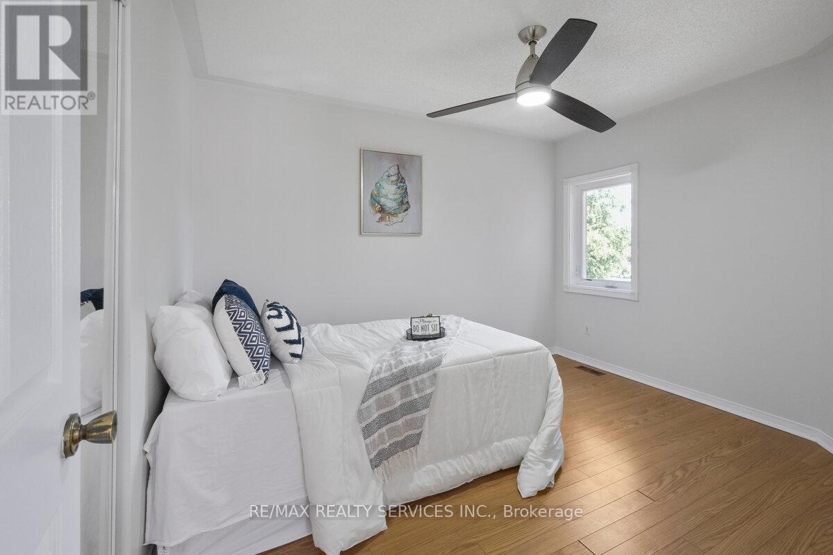 Photo 25 of 33 Valonia Drive, Brampton ON