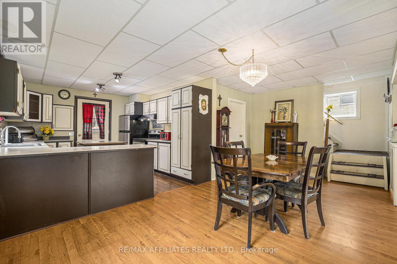 Photo 11 of 90 Main Street, Merrickvillewolford ON