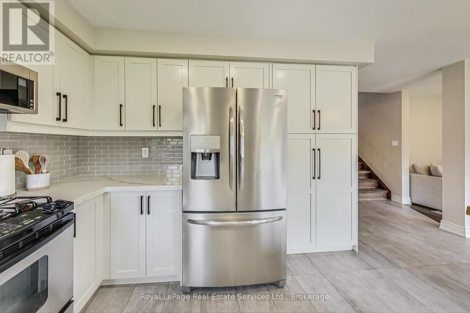 Photo 11 of 2373 Gladstone Avenue, Oakville ON