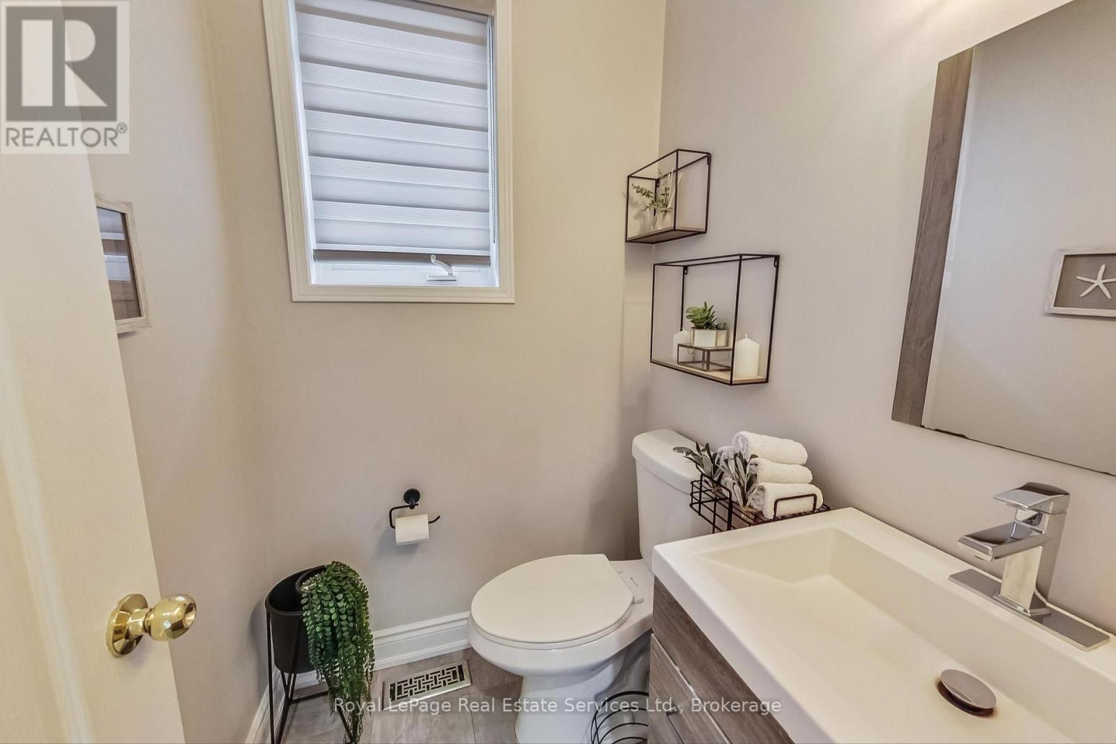 Photo 12 of 2373 Gladstone Avenue, Oakville ON