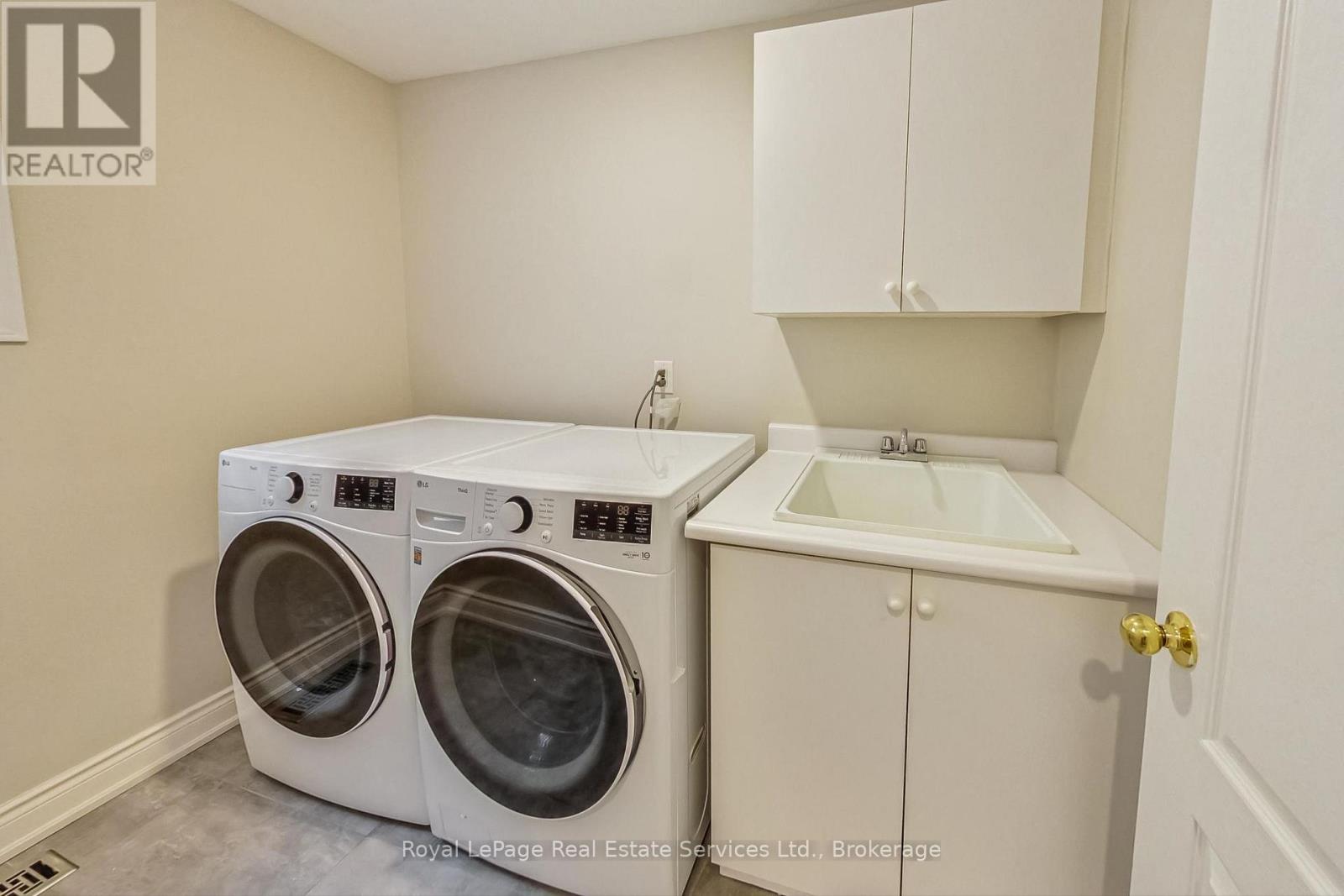 Photo 13 of 2373 Gladstone Avenue, Oakville ON
