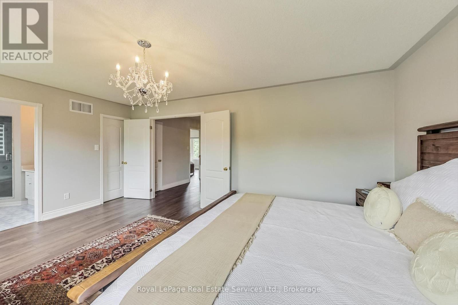 Photo 17 of 2373 Gladstone Avenue, Oakville ON