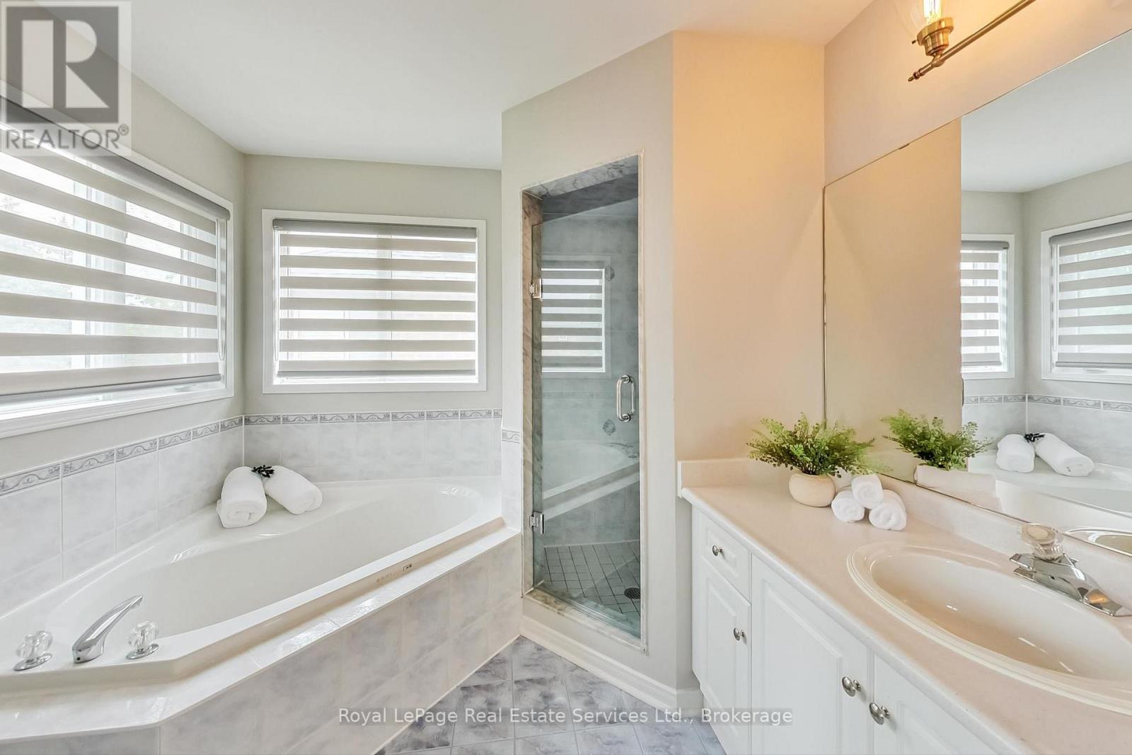 Photo 18 of 2373 Gladstone Avenue, Oakville ON