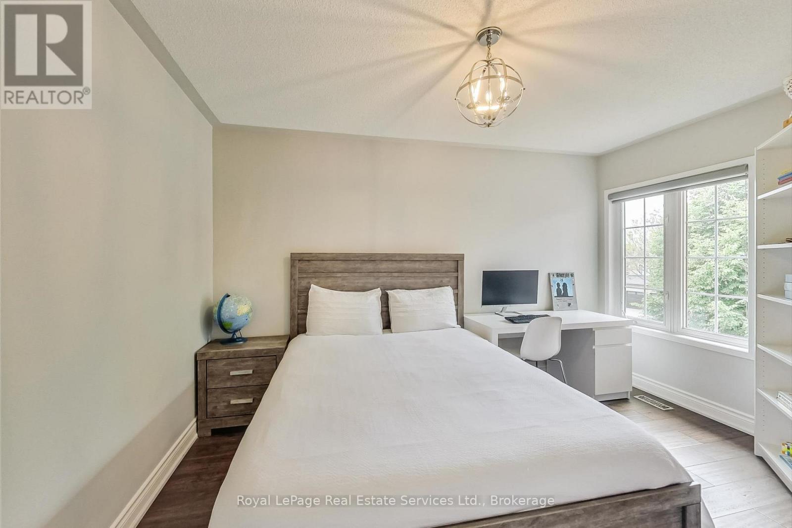 Photo 19 of 2373 Gladstone Avenue, Oakville ON