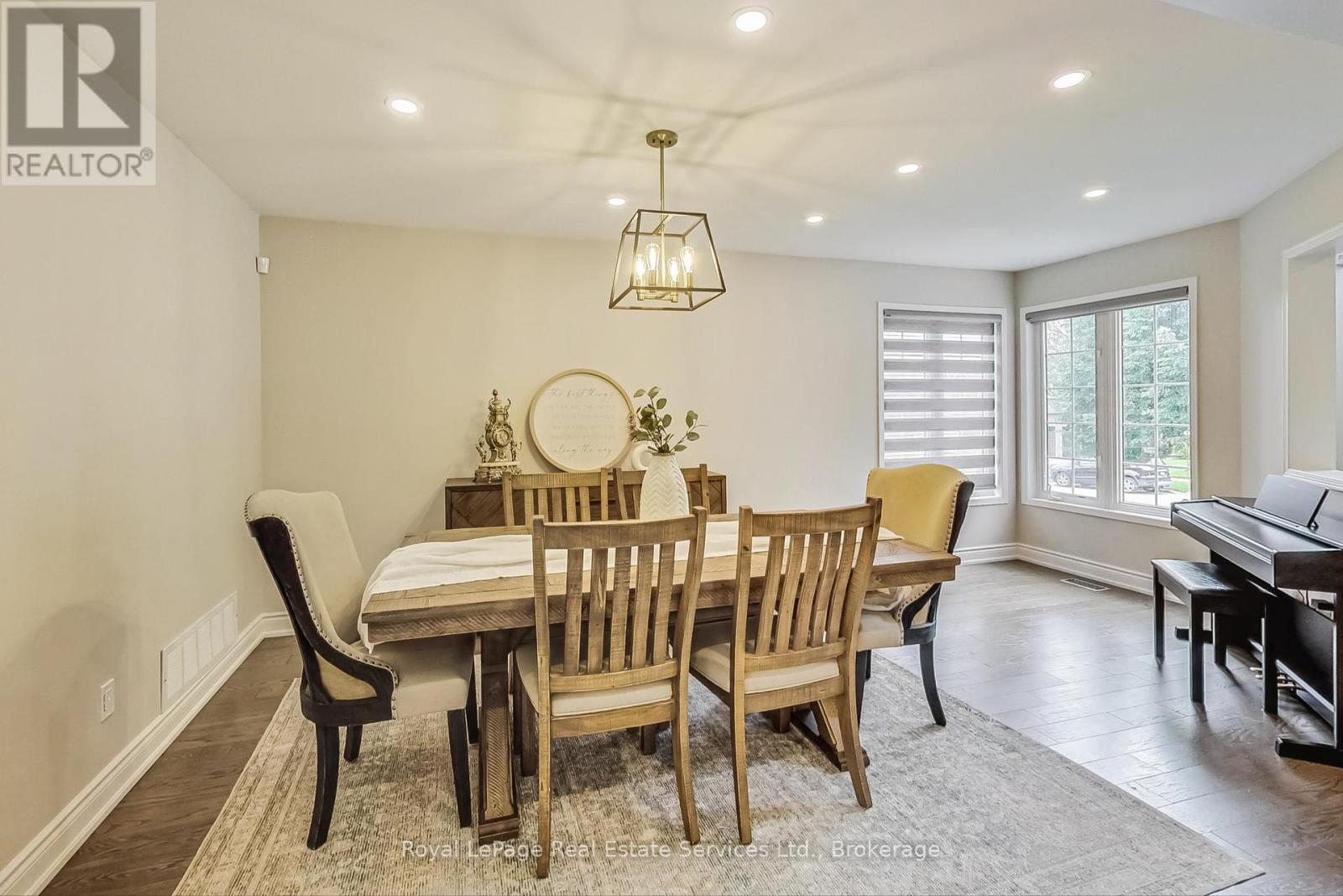 Photo 2 of 2373 Gladstone Avenue, Oakville ON