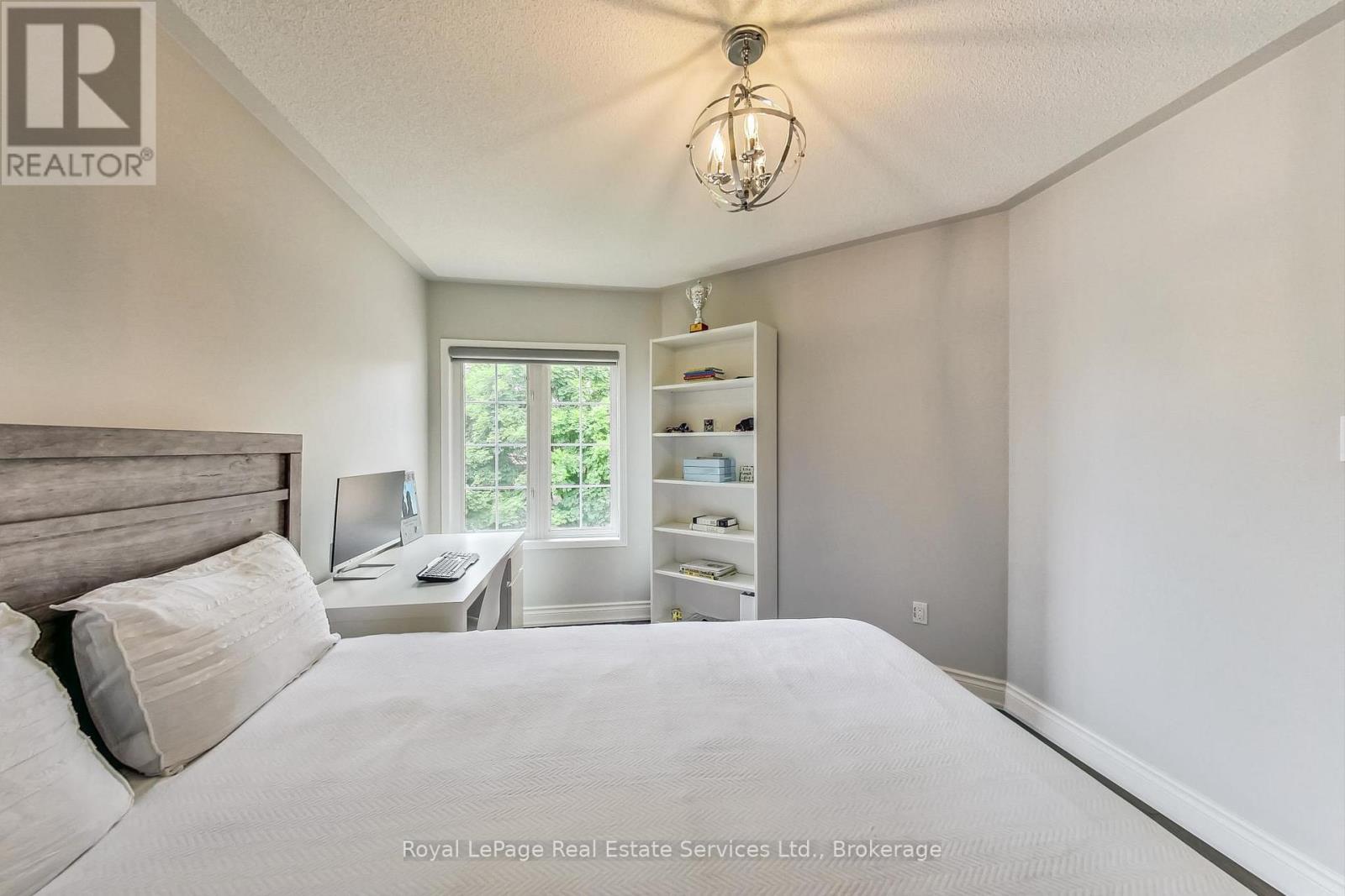 Photo 20 of 2373 Gladstone Avenue, Oakville ON