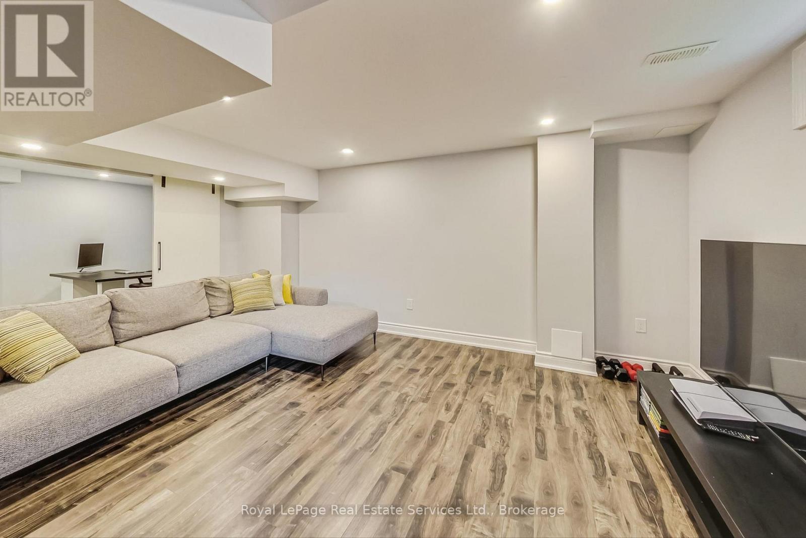 Photo 28 of 2373 Gladstone Avenue, Oakville ON