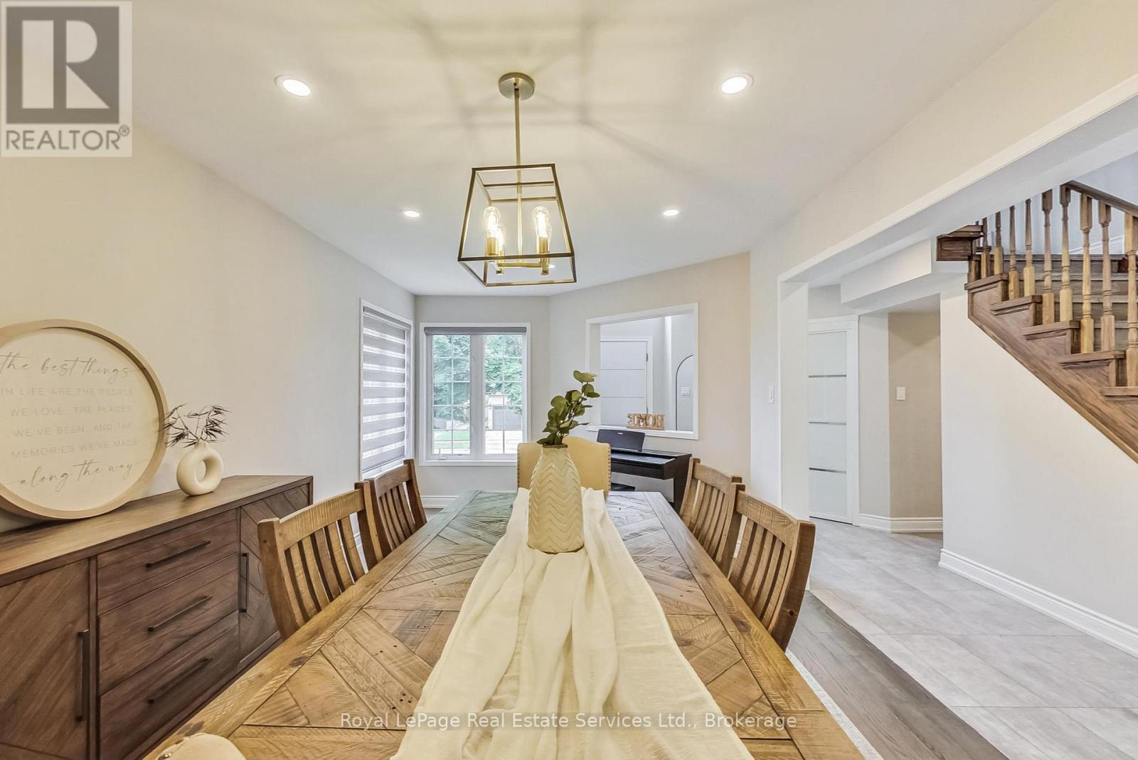 Photo 3 of 2373 Gladstone Avenue, Oakville ON