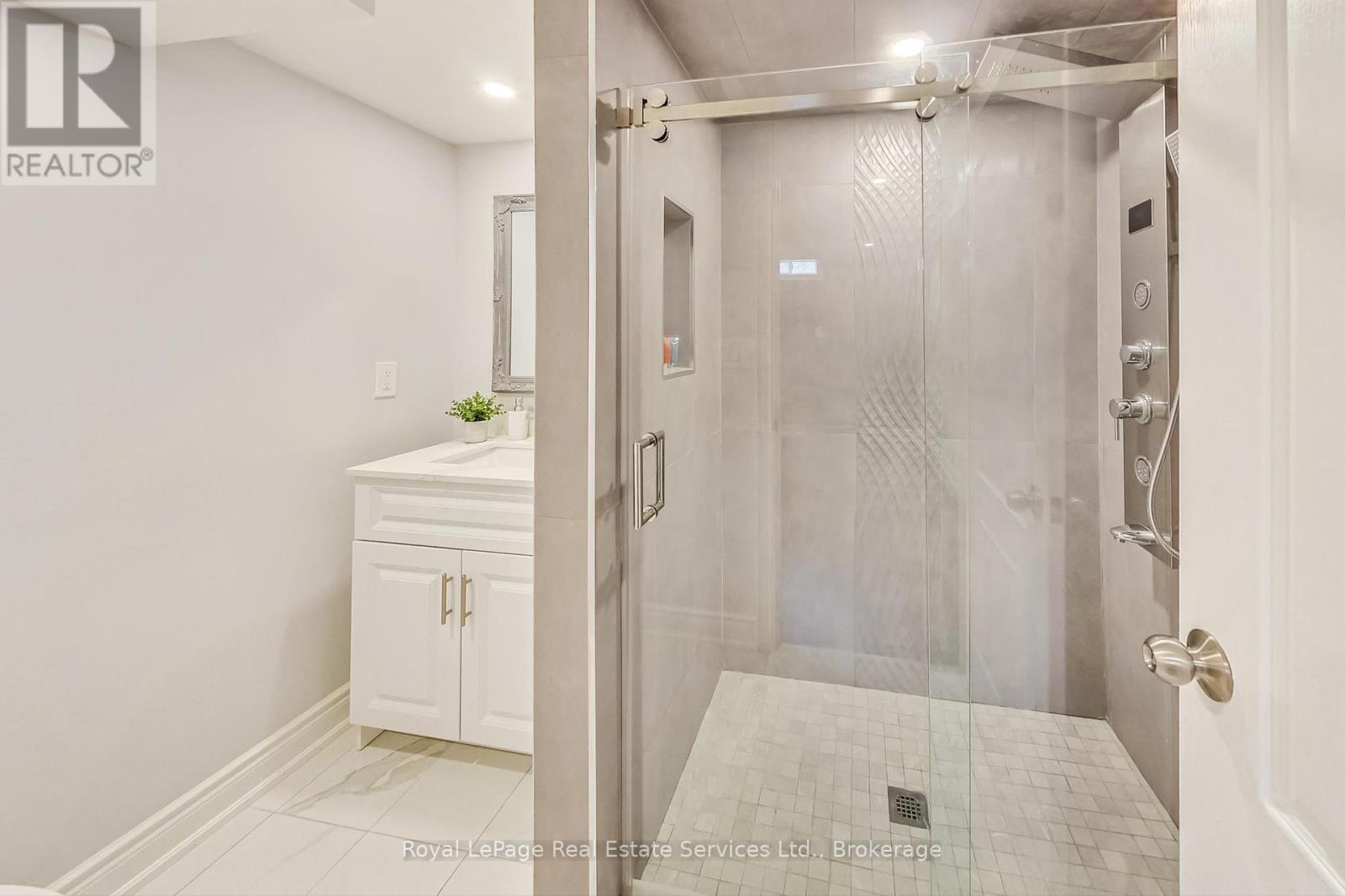 Photo 32 of 2373 Gladstone Avenue, Oakville ON