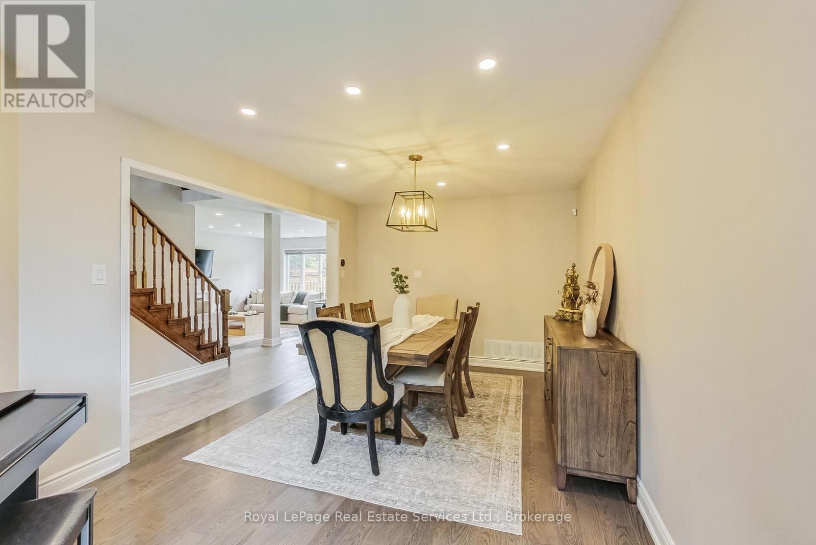 Photo 4 of 2373 Gladstone Avenue, Oakville ON