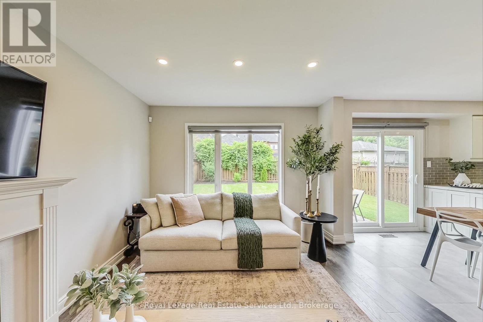 Photo 6 of 2373 Gladstone Avenue, Oakville ON