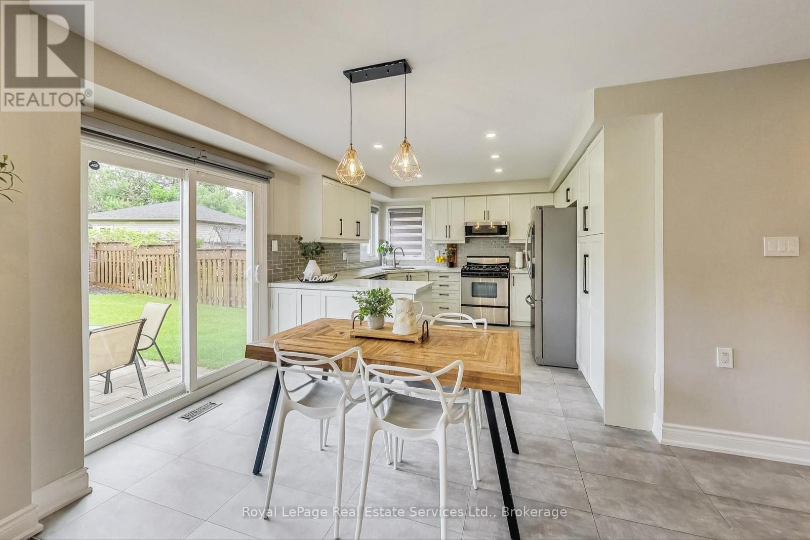 Photo 8 of 2373 Gladstone Avenue, Oakville ON