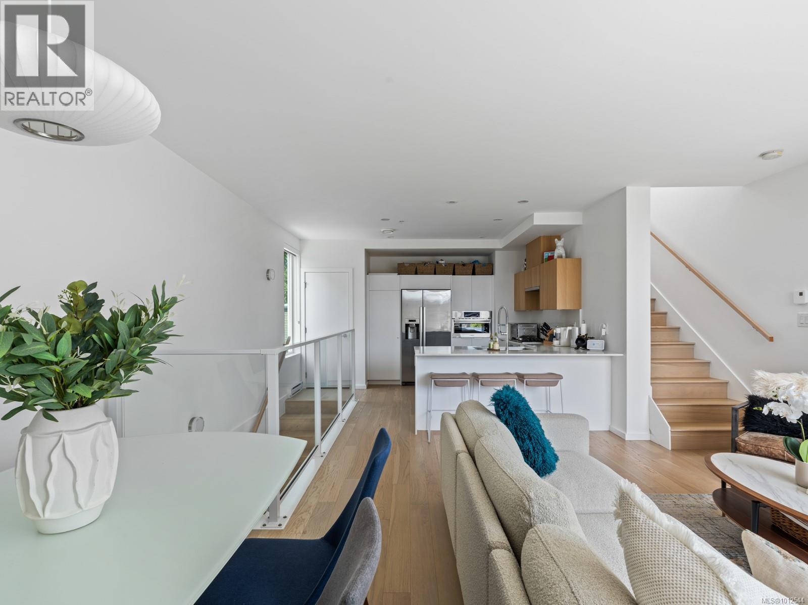 Photo 11 of 108 1720 Fairfield Rd, Victoria BC