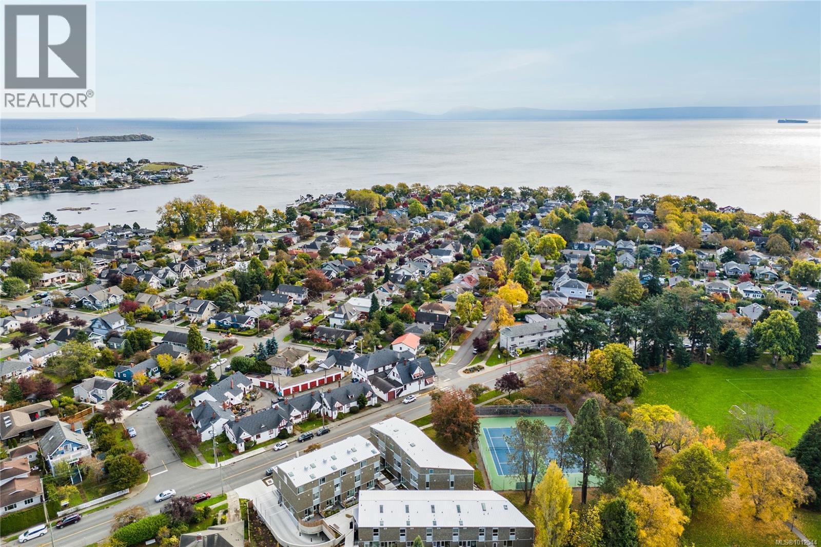 Photo 2 of 108 1720 Fairfield Rd, Victoria BC