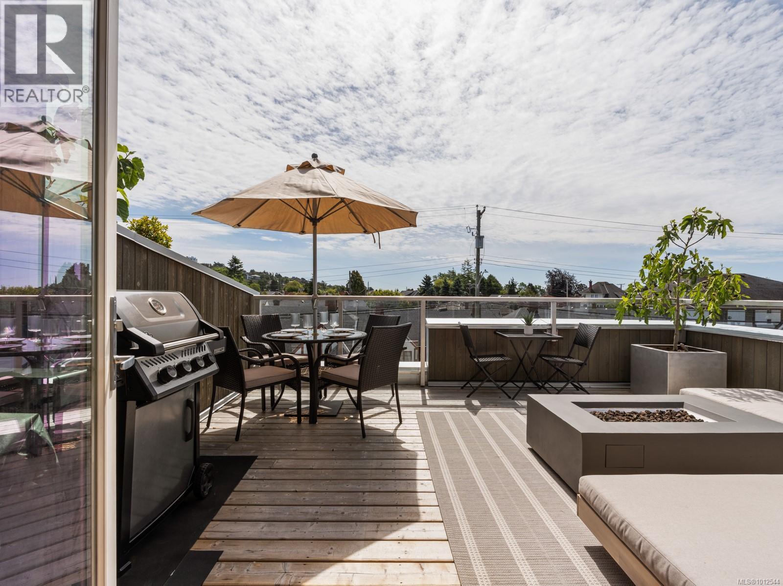 Photo 24 of 108 1720 Fairfield Rd, Victoria BC