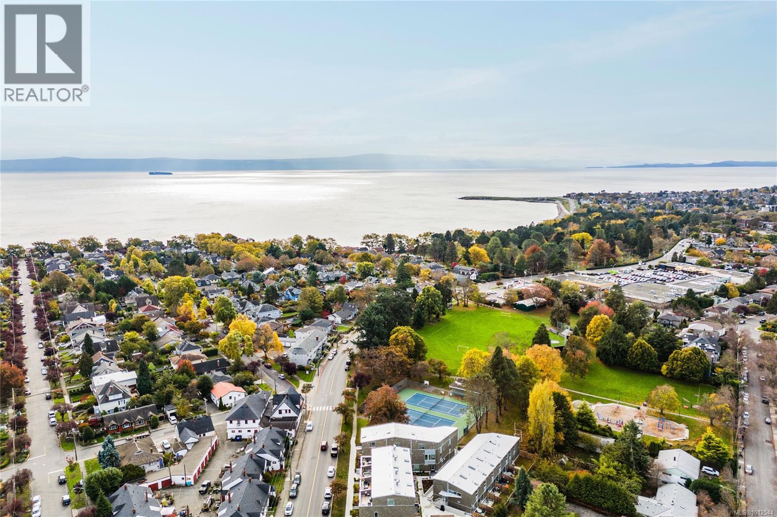 Photo 3 of 108 1720 Fairfield Rd, Victoria BC