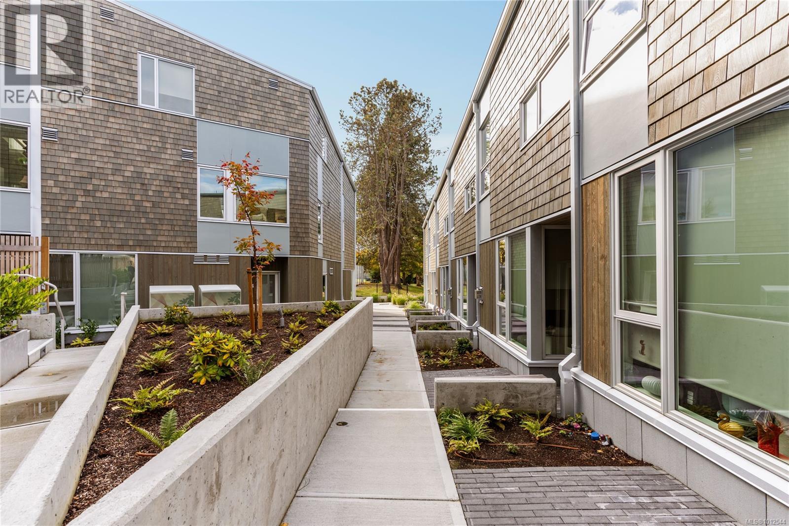 Photo 30 of 108 1720 Fairfield Rd, Victoria BC