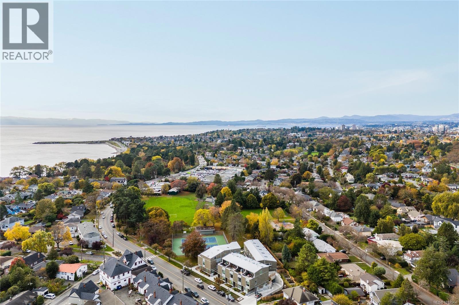 Photo 4 of 108 1720 Fairfield Rd, Victoria BC