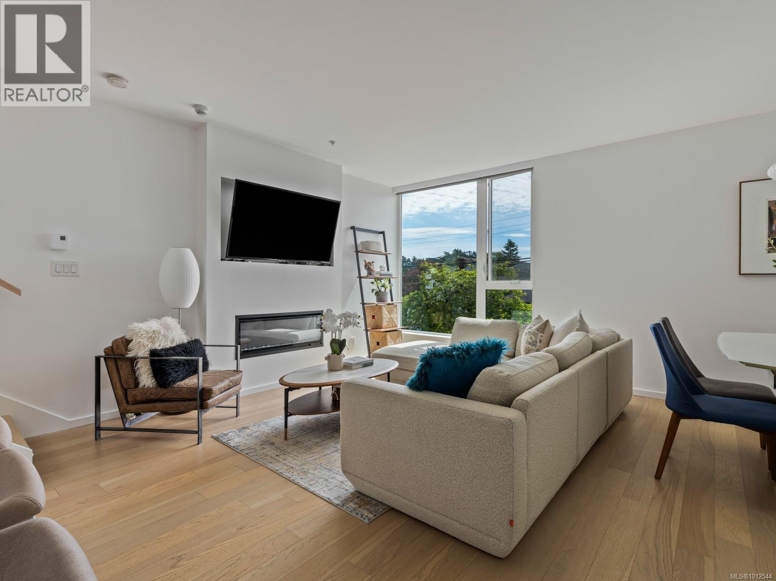 Photo 6 of 108 1720 Fairfield Rd, Victoria BC