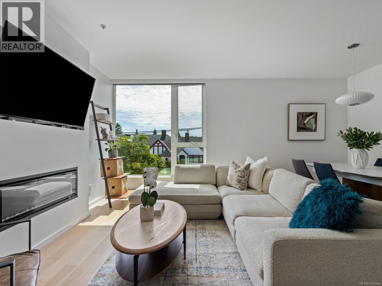 Photo 7 of 108 1720 Fairfield Rd, Victoria BC