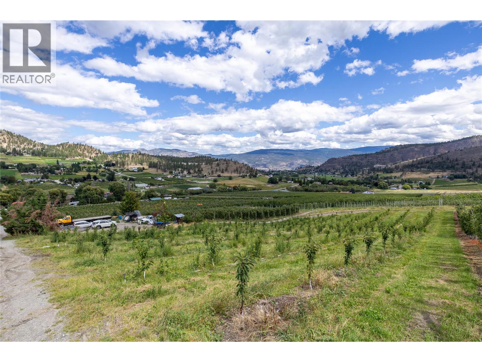 9827 Gillard Avenue, Summerland