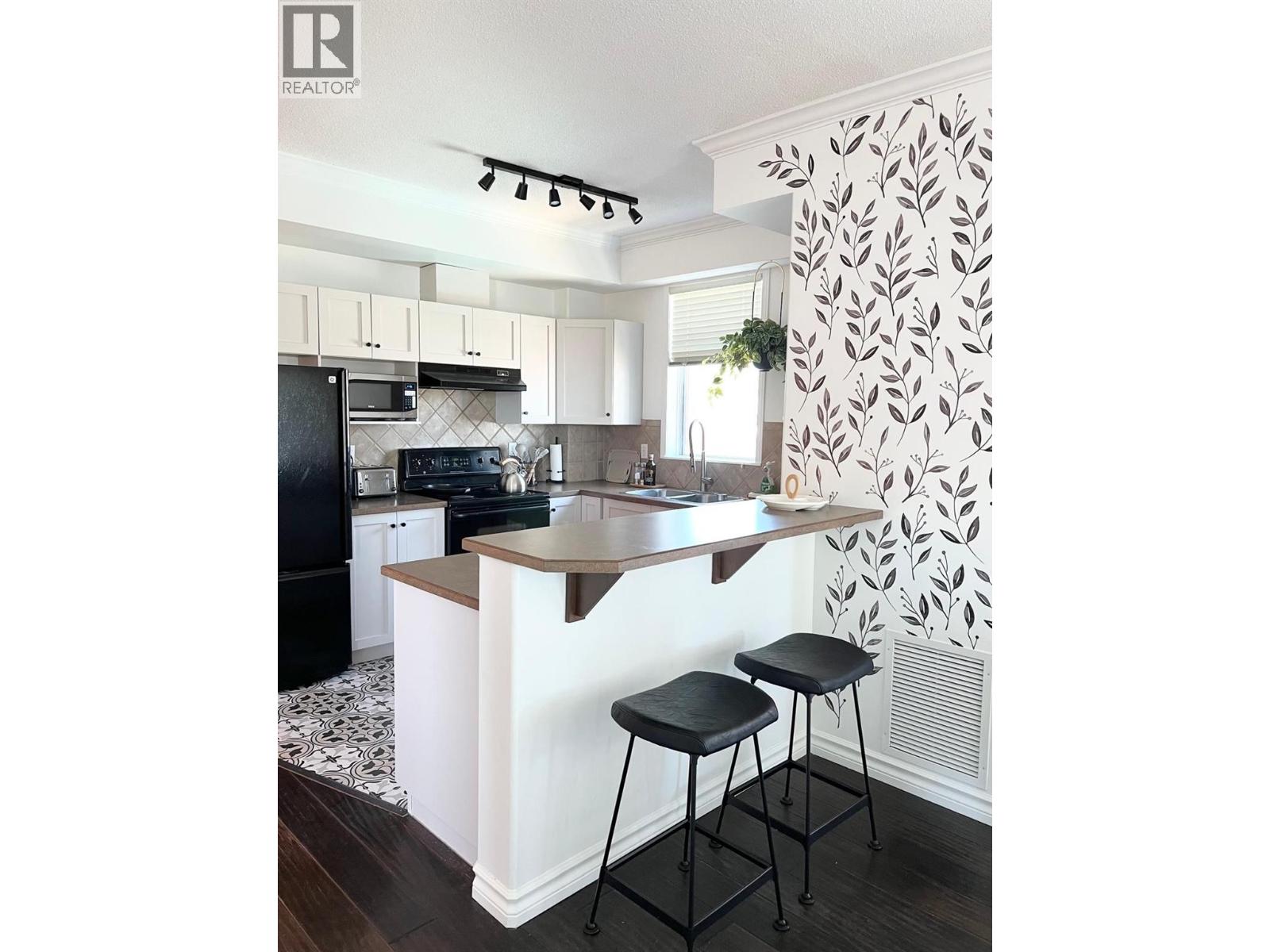 703 1128 Sunset Drive, Kelowna